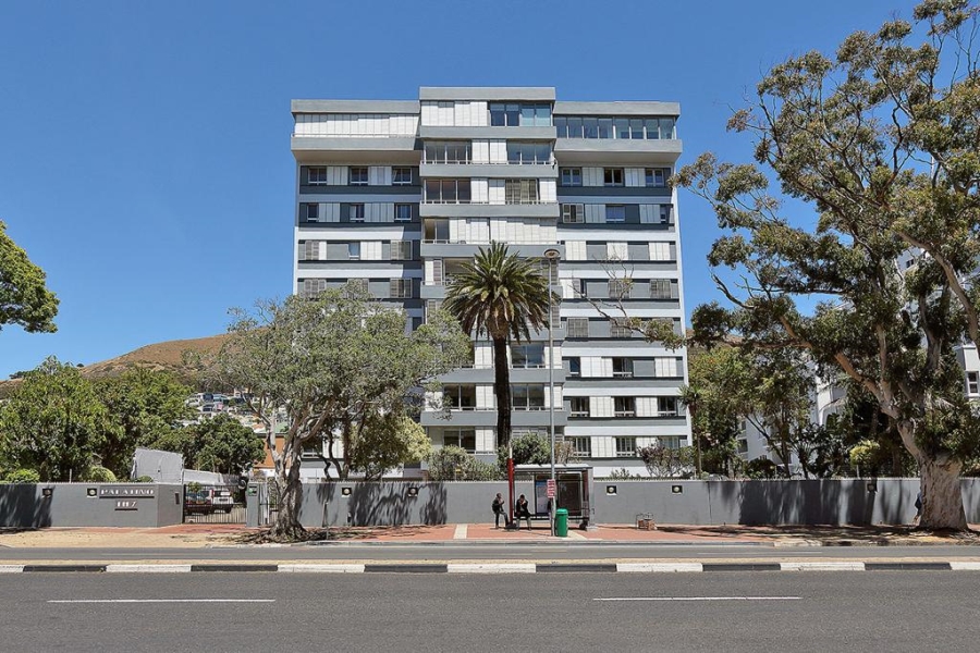 To Let 3 Bedroom Property for Rent in Green Point Western Cape